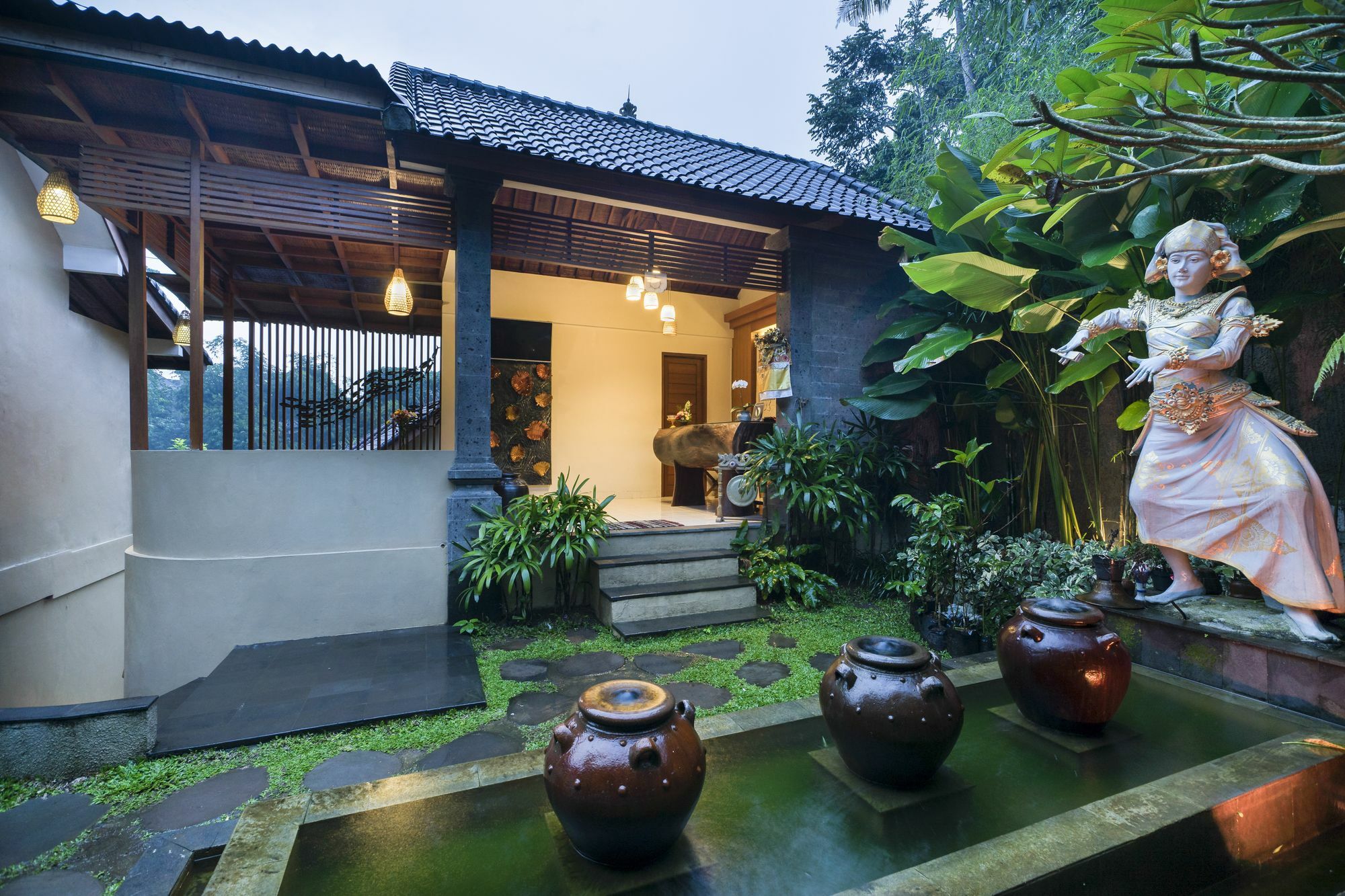 Desak Putu Putera 3* Ubud